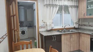 Se alquila piso de dos dormitorios.