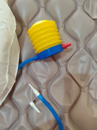 Lavacabezas hinchable para cama