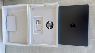 MacBook Air 15 M3 16GB RAM - Garantía 2026