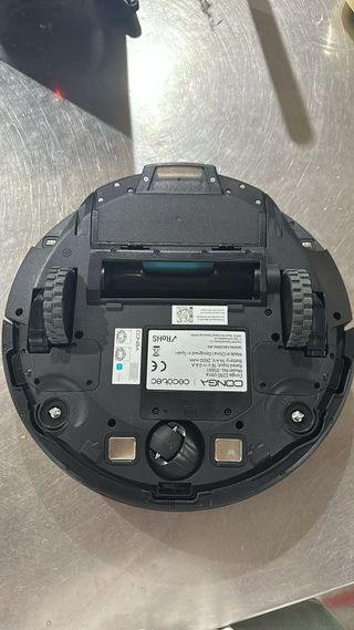 - Cecotec Robot Aspirador y Fregasuelos con Base