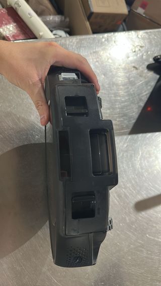 - Cecotec Robot Aspirador y Fregasuelos con Base