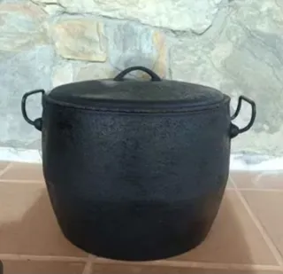Olla de hierro fundido negra