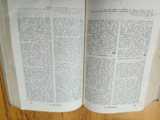 Dos libros la Biblia y la Biblia y Nuevo Testamen