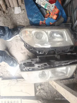2 Faro Renault Megane 2 con lupa