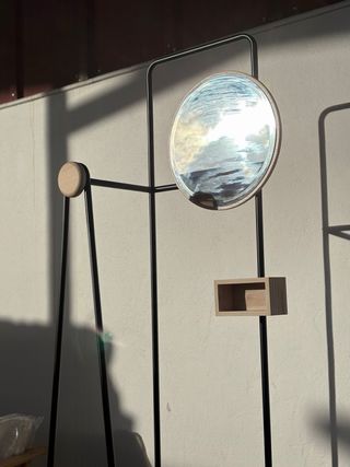 Recibidor con espejo y baldas