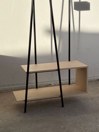 Recibidor con espejo y baldas