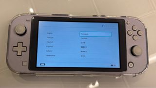 Nintendo Switch Lite Grigia con vinile lilla + Custodia