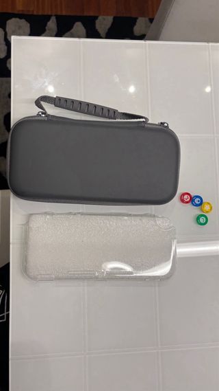 Nintendo Switch Lite Grigia con vinile lilla + Custodia