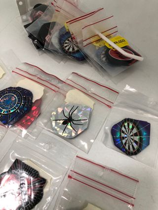 Lote 75 plumas holográficas para dardos