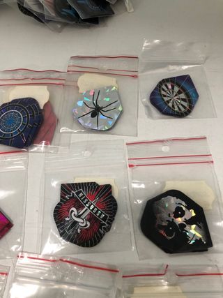 Lote 75 plumas holográficas para dardos