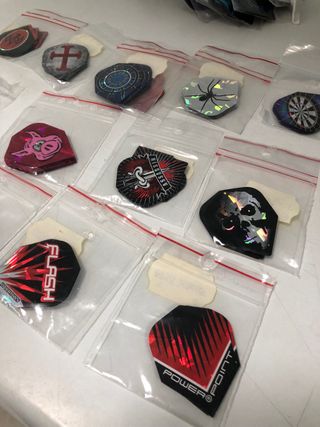 Lote 75 plumas holográficas para dardos