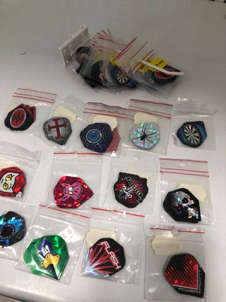 Lote 75 plumas holográficas para dardos