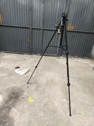 Trípode profesional negro