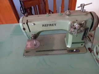 Máquina de Coser Refrey Industrial