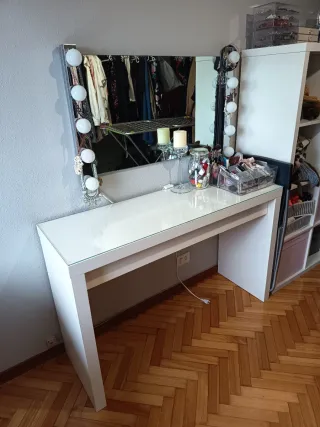 Tocador con espejo y luces LED