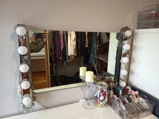 Tocador con espejo y luces LED