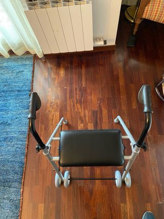 Andador con asiento plegable sin estrenar