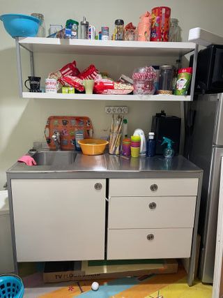 Mueble cocina metálico con fregadero