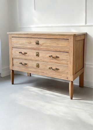 Cómoda francesa antigua de roble lavado