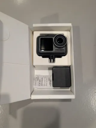 Cámara DJI Osmo Action con 2 baterías