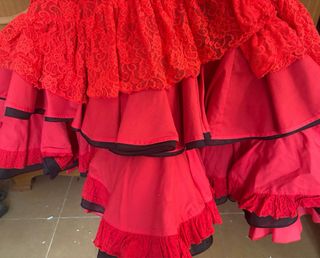 Traje de flamenca rojo y rosa