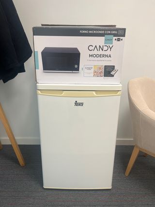 Nevera y microondas rotas (chatarra)