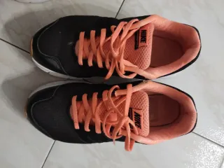 Zapatillas Nike Downshifter 6 Negro Naranja defect