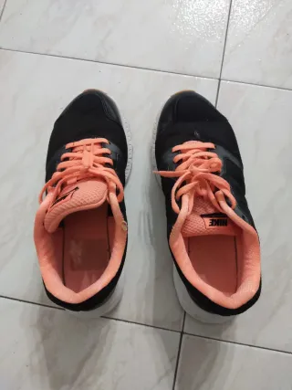 Zapatillas Nike Downshifter 6 Negro Naranja defect