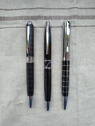 Bolígrafos negro plata