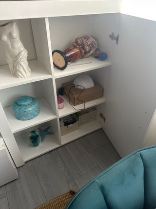 Mueble de salón blanco esmaltado