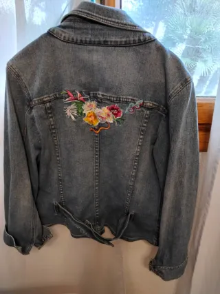 Cazadora Vaquera con Bordados