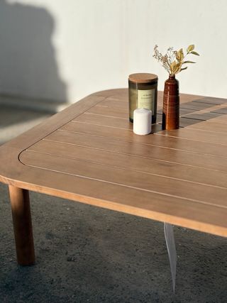 Mesa de exterior de madera