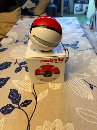 Power Bank Pokeball con Luz 8000mAh