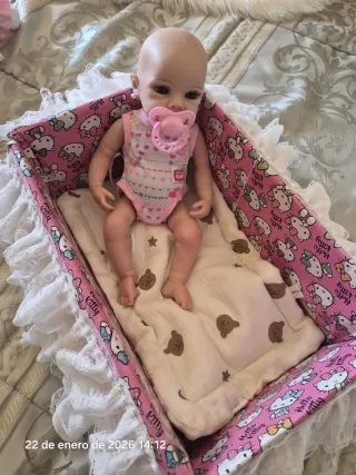 Bebé Reborn Silicona Completa con moisés y cuna