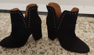 Botines Pull&Bear negros tachas