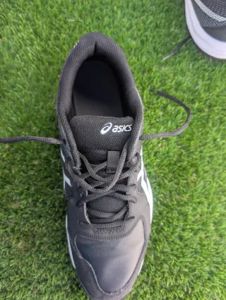 Zapatillas Asics Tenis Negras y Blancas