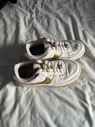 Zapatillas Nike Air Force 1 Blancas Doradas