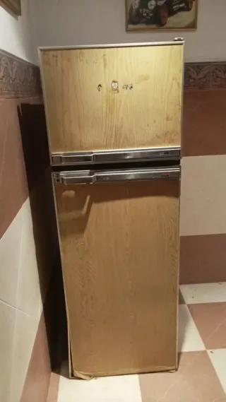 Frigorífico para piezas o chatarra.