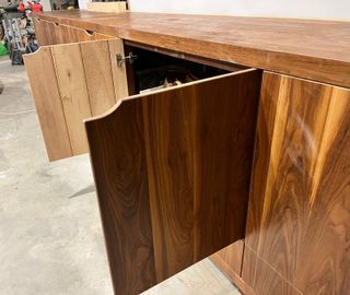 Mueble de taller de nogal