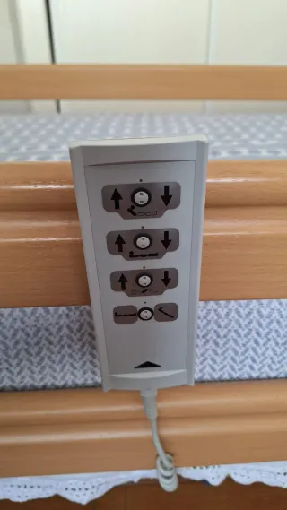 Cama articulada madera clara como nueva