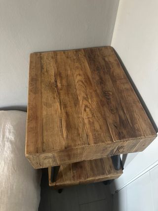 Mesita de noche madera diseño nórdico pareja