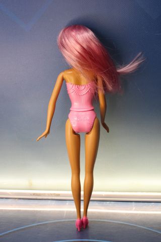 Muñeca Barbie Dreamtopia. Pelo rosa. Princesa. Mattel, 2015.