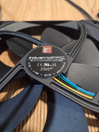 3 Ventiladores Noctua + 1 ProArt 140mm