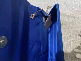 Borsetta blu navy con catena