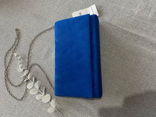 Borsetta blu navy con catena