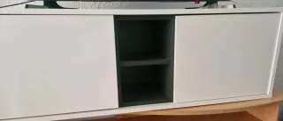 Modulo de colgar de 2 puertas y estantería.