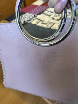 Bolso rosa con aro plateado
