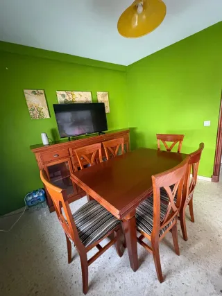 Mesa comedor y aparador de madera