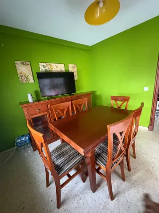 Mesa comedor y aparador de madera