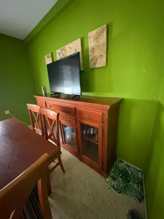Mesa comedor y aparador de madera